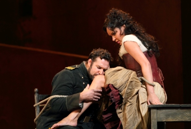 Bryan Hymel as Don José and Elena Maximova as Carmen in Carmen (ROH)