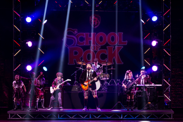 Alex Brightman (Dewey Finn) and the kids of School of Rock