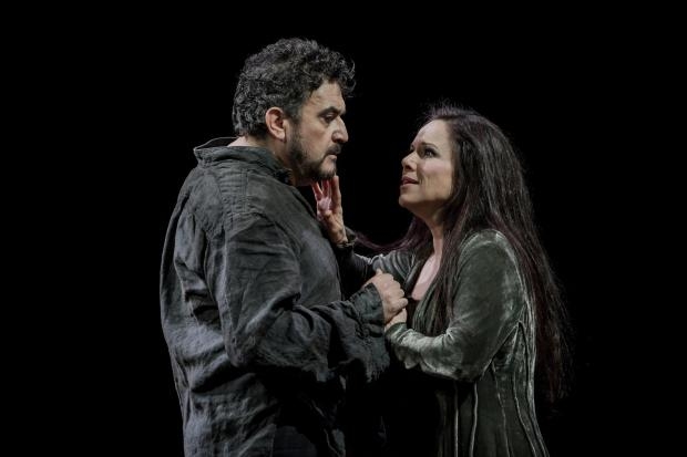 Rafael Rojas as Chénier and Annemarie Kremer as Maddalena in Andrea Chénier (Opera North)
