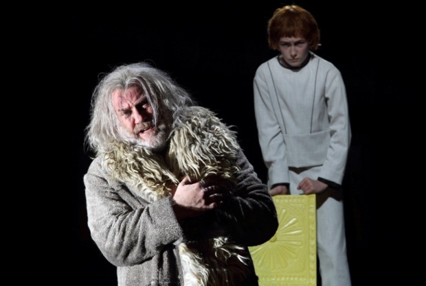 Bryn Terfel as Boris and Ben Knight as Fyodor in Boris Godunov (ROH)