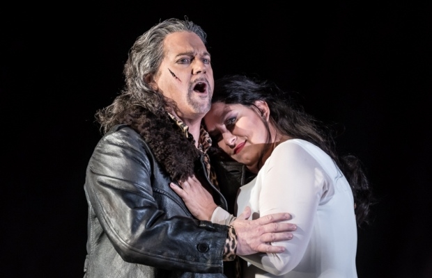 Gregory Kunde as Manrico and Anna Pirozzi as Leonora in Il trovatore (ROH)