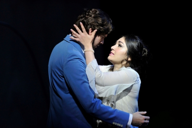 Zach Borichevsky as Alfredo and Kristina Mkhitaryan as Violetta in La traviata (Glyndebourne)