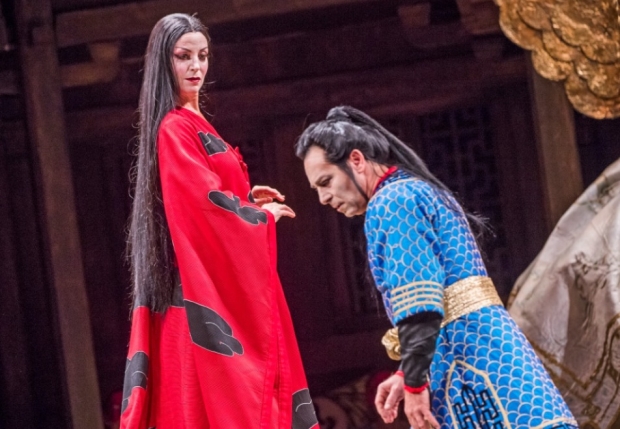 Lise Lindstrom as Turandot and Roberto Alagna as Calaf in Turandot (ROH)