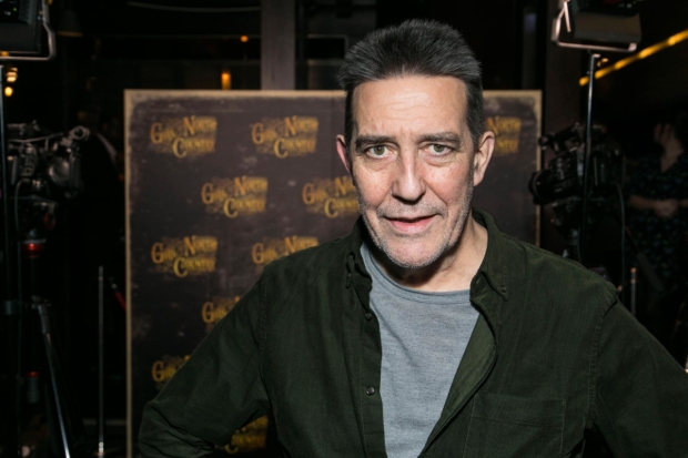 Ciarán Hinds (Nick Laine)