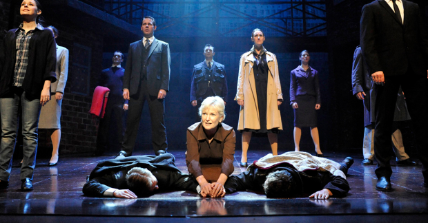 Lyn Paul with a previous cast of Blood Brothers