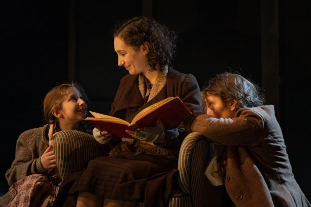 Maya Larholm, Avye Leventis and Chloe Raphael in Leopoldstadt