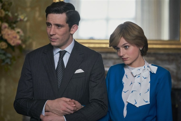 Josh O&#39;Connor (Prince Charles) and Emma Corrin (Princess Diana) in The Crown