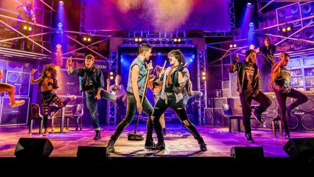 The 2018/19 tour cast of Rock of Ages
