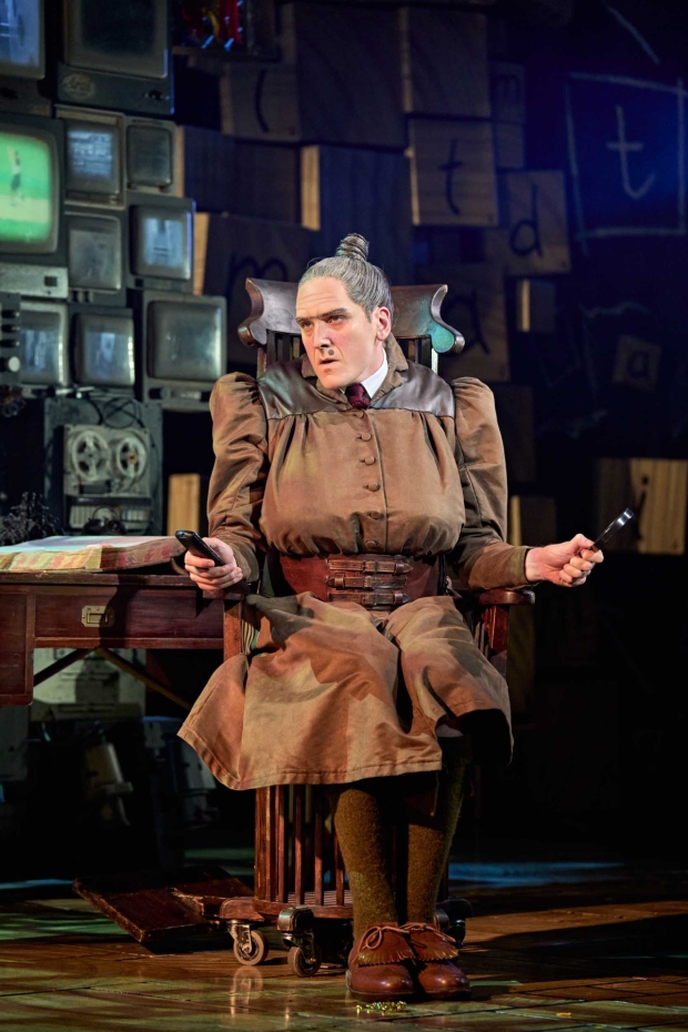 Elliot Harper (Miss Trunchbull)