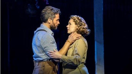 Julian Ovenden and Gina Beck in South Pacific
