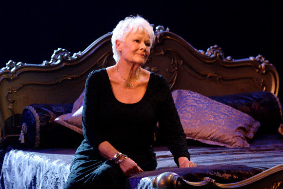 Judi Dench performs a scene from Antony and Cleopatra as part of the National Theatre&#39;s 50th anniversary gala