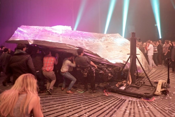 An eyewitness took this photo of the set collapse
