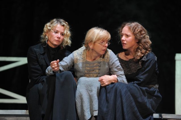 Yulia Vysotskaya, Larisa Kuznetsova and Galina Bob in Three Sisters