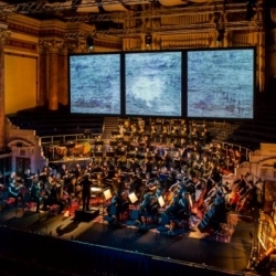 Wagner&#39;s Götterdämmerung in Leeds Town Hall (Opera North)